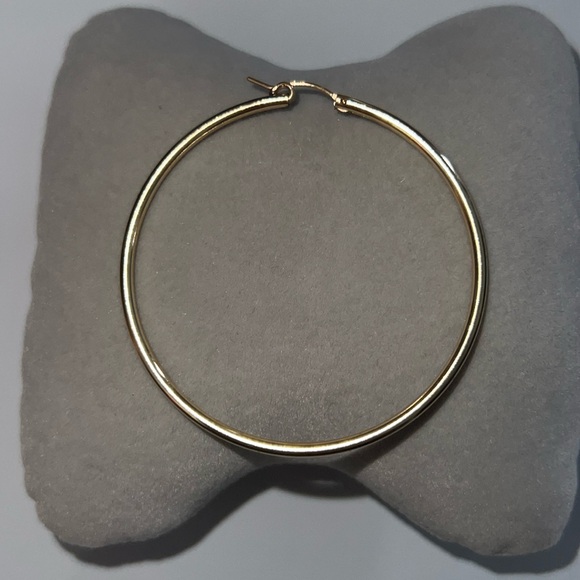 🛍NWOT 🛍 BEAUTIFUL STERLING SILVER HOOP YG Plated Earrings in package . - Picture 2 of 3